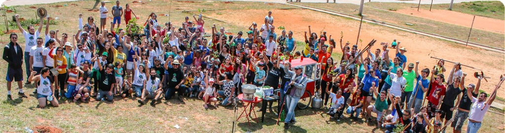 Coletivo do Fruto Urbano em ação de plantio na cidade de Bauru